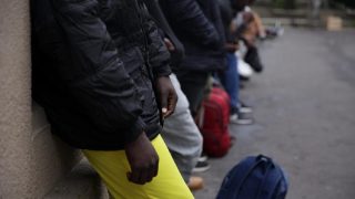 Paris: Dire Situation for Migrant Adolescents Arriving Alone