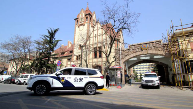 Police dispatched by the Public Security Bureau of Qingdao city