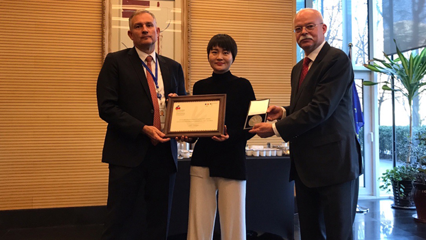 Li Wenzu (center) receives the 2019 Franco-German Human Rights and Rule of Law Award