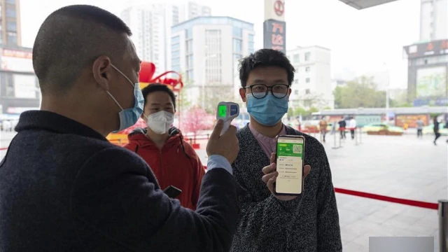People showing their health codes before entering a shopping mall in Xiangyang, a prefecture-level city in the central province of Hubei.