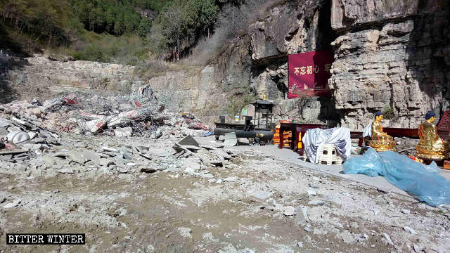 The Shengquan Temple has been turned into a heap of ruins.