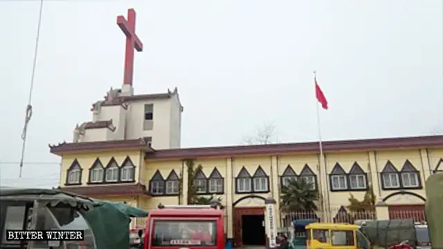 The Great Wall Church, before its cross was removed.