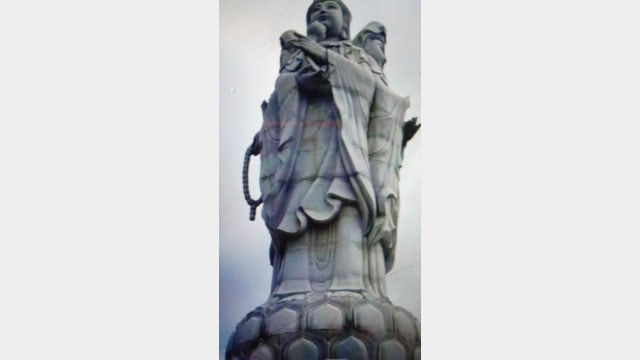 The four-faced Guanyin statue atop the Qingfeng Mountain.
